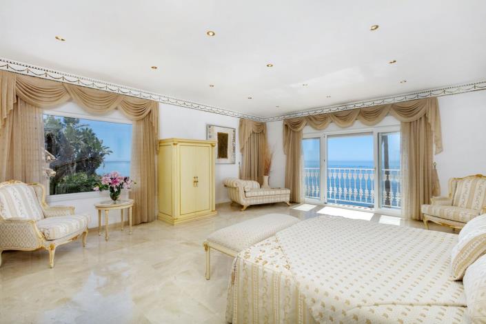 Image No.26-5 Bed Villa / Detached for sale