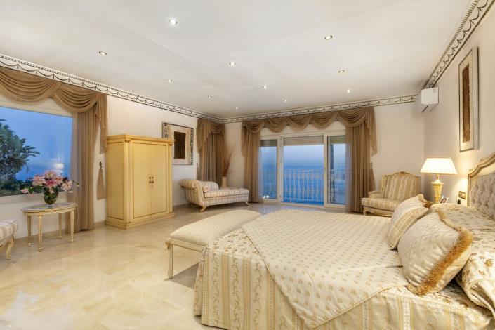 Image No.28-5 Bed Villa / Detached for sale