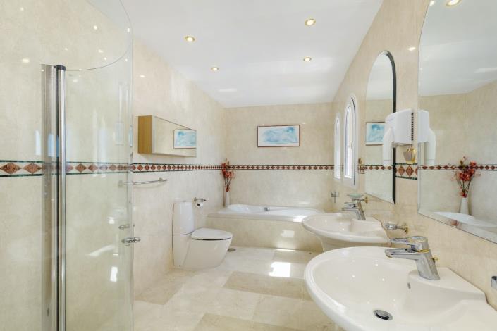 Image No.29-5 Bed Villa / Detached for sale