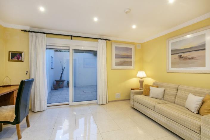 Image No.37-5 Bed Villa / Detached for sale