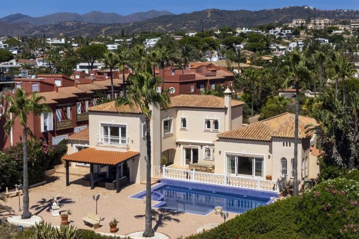 Image No.38-5 Bed Villa / Detached for sale