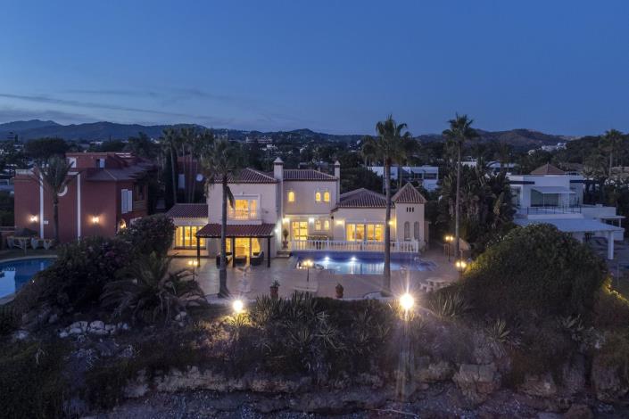 Image No.43-5 Bed Villa / Detached for sale