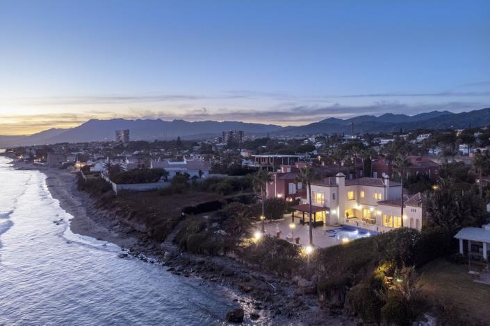 Image No.44-5 Bed Villa / Detached for sale