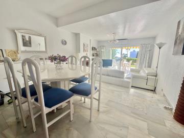 11-20939a0134ad724a8cb2a801094d15a4