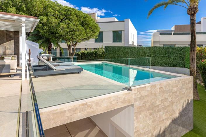 Image No.19-5 Bed Villa / Detached for sale