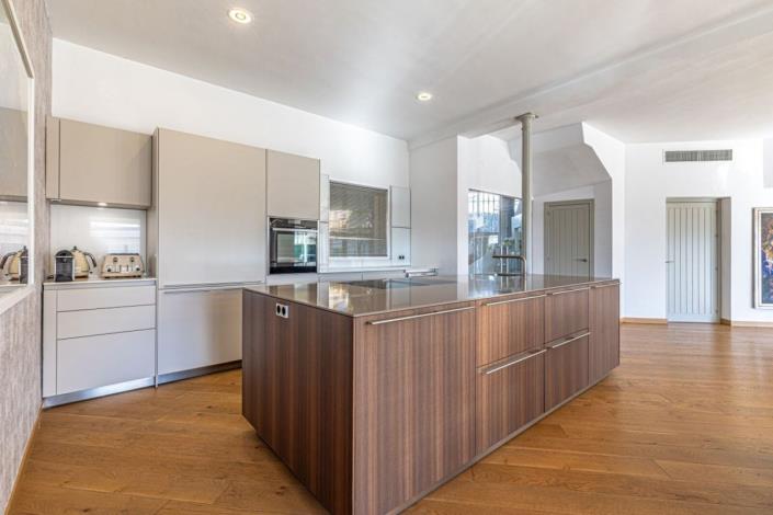 Image No.28-5 Bed Villa / Detached for sale