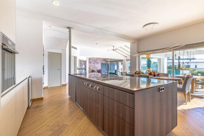 Image No.29-5 Bed Villa / Detached for sale