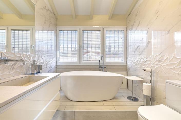 Image No.33-5 Bed Villa / Detached for sale