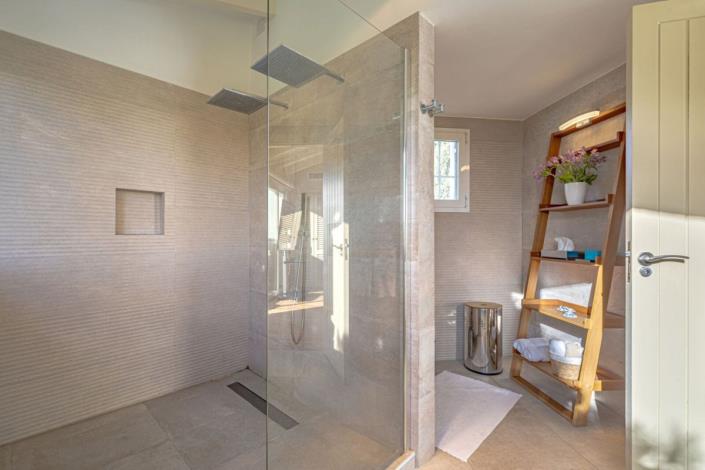 Image No.35-5 Bed Villa / Detached for sale