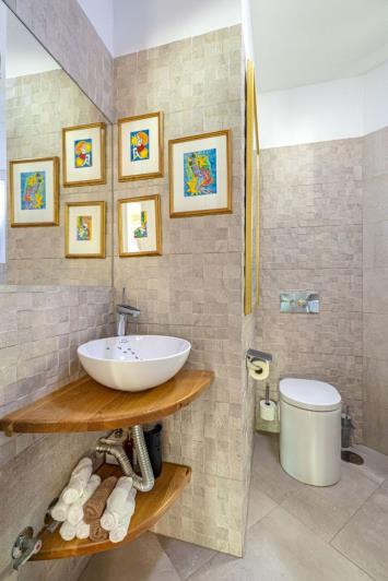 Image No.38-5 Bed Villa / Detached for sale