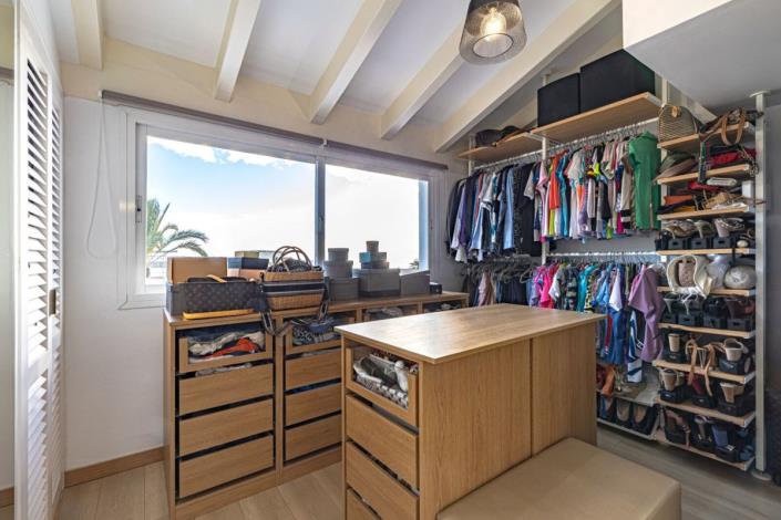 Image No.44-5 Bed Villa / Detached for sale