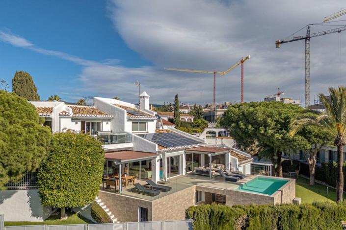 Image No.48-5 Bed Villa / Detached for sale