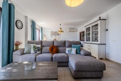 10-bb915d1cb19341576dcdc994b81ab9c5