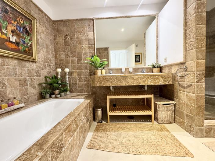 Image No.20-2 Bed Apartment for sale