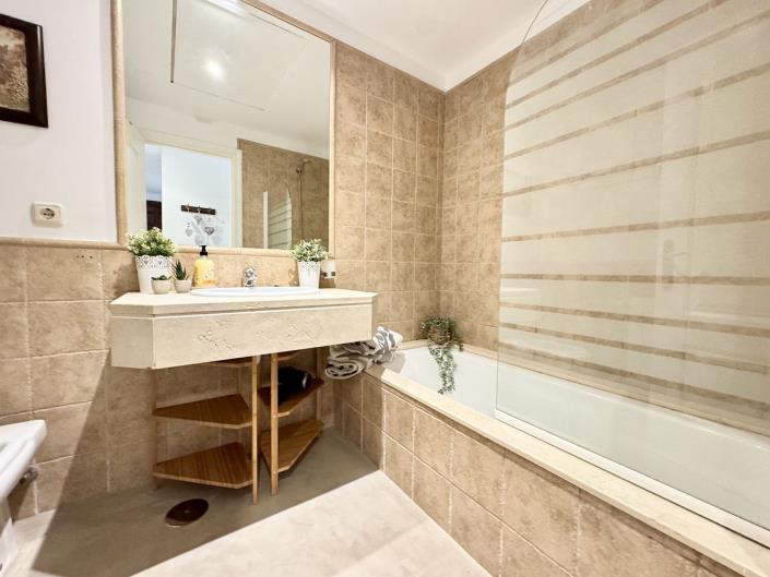 Image No.21-2 Bed Apartment for sale