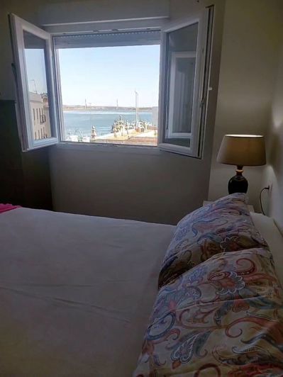 Image No.25-2 Bed Flat for sale