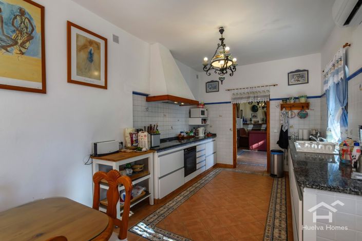 Image No.15-6 Bed Villa for sale