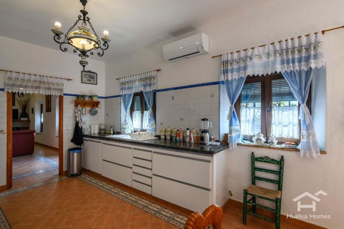 Image No.16-6 Bed Villa for sale