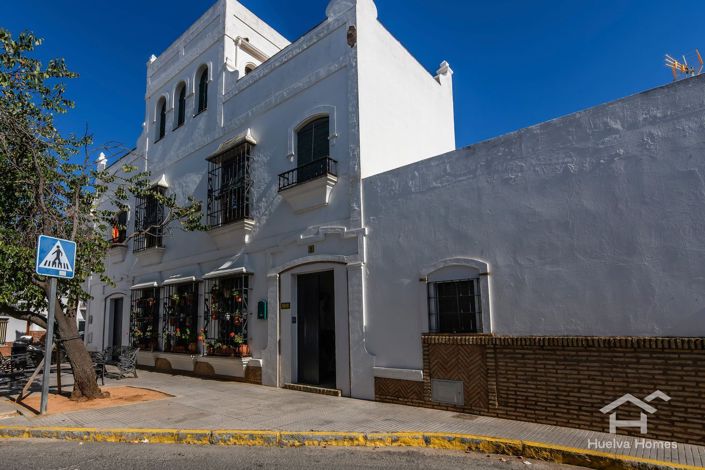 Image No.2-6 Bed Villa for sale