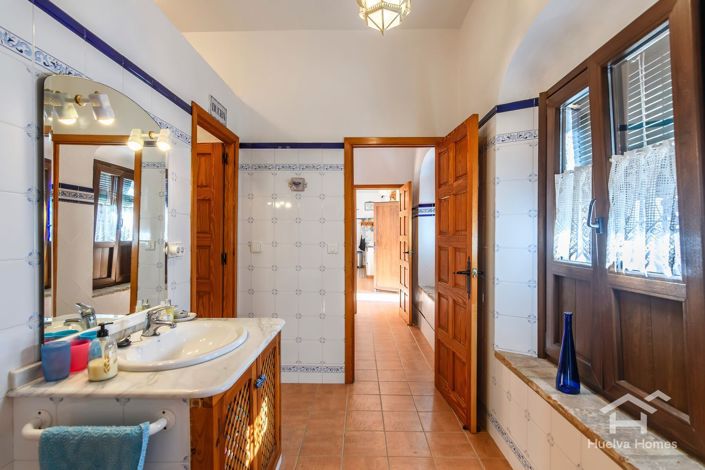 Image No.21-6 Bed Villa for sale