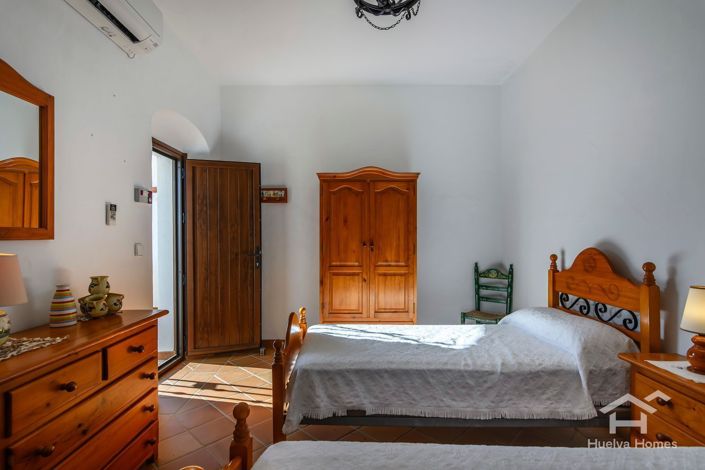 Image No.34-6 Bed Villa for sale