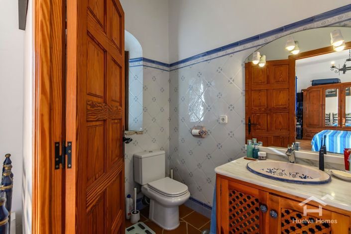 Image No.37-6 Bed Villa for sale