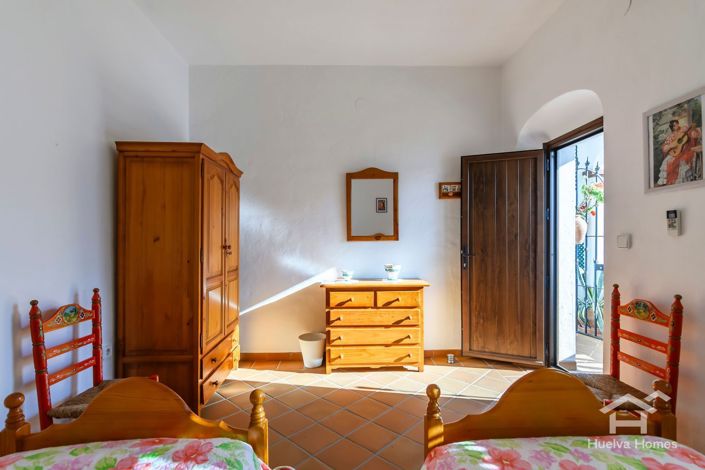 Image No.44-6 Bed Villa for sale