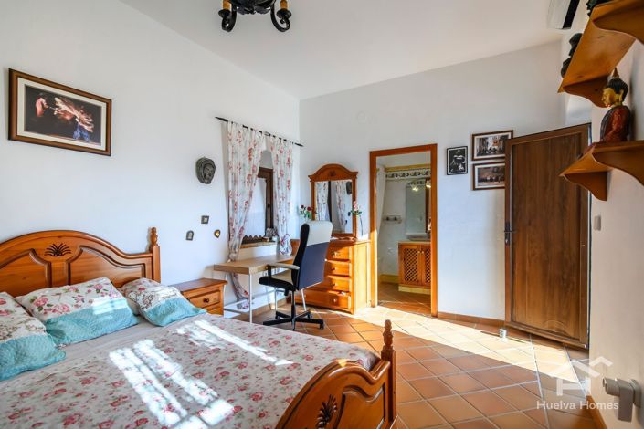 Image No.47-6 Bed Villa for sale