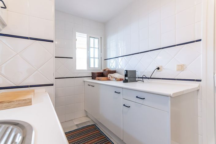 Image No.11-3 Bed Flat for sale