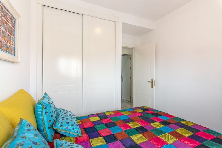 Image No.15-3 Bed Flat for sale