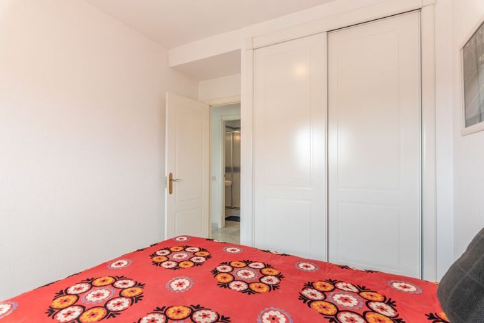 Image No.20-3 Bed Flat for sale