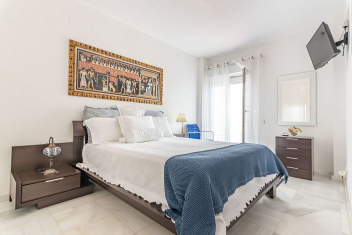 Image No.23-3 Bed Flat for sale