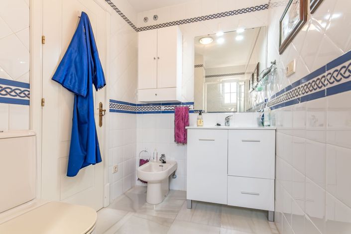 Image No.27-3 Bed Flat for sale