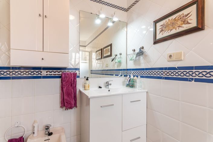 Image No.28-3 Bed Flat for sale