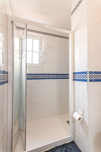 Image No.29-3 Bed Flat for sale