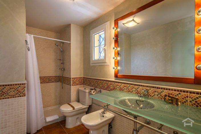 Image No.22-2 Bed Flat for sale