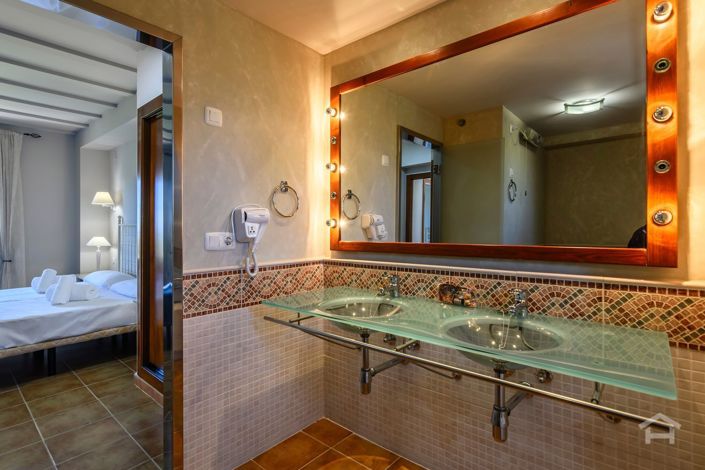 Image No.26-2 Bed Flat for sale