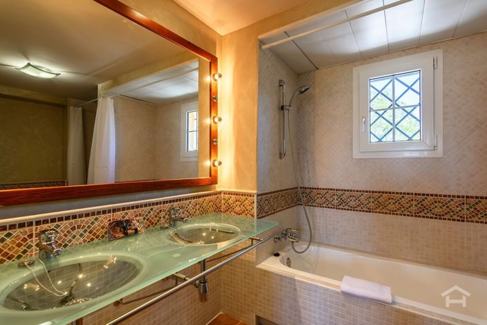 Image No.27-2 Bed Flat for sale