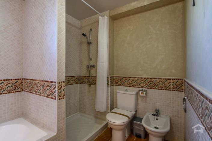 Image No.28-2 Bed Flat for sale