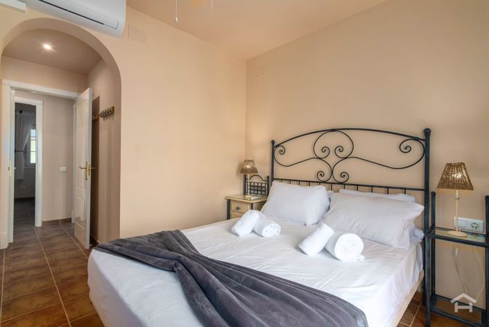 Image No.24-2 Bed Apartment for sale