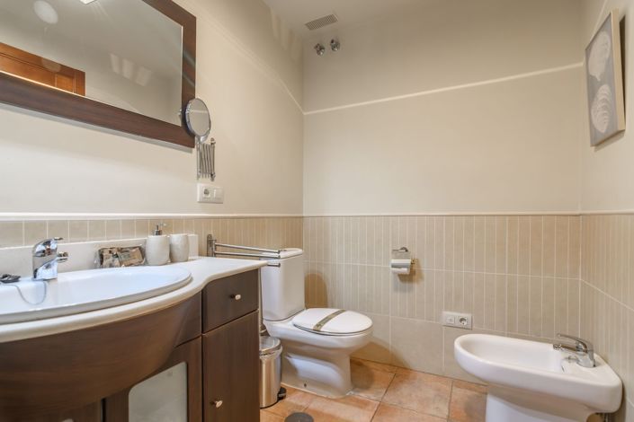 Image No.32-2 Bed Flat for sale