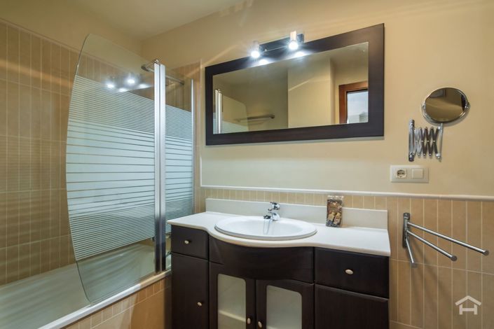 Image No.33-2 Bed Flat for sale