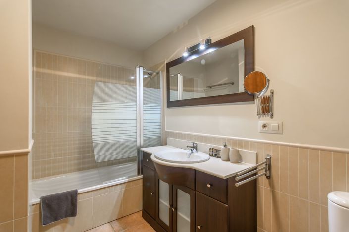 Image No.34-2 Bed Flat for sale