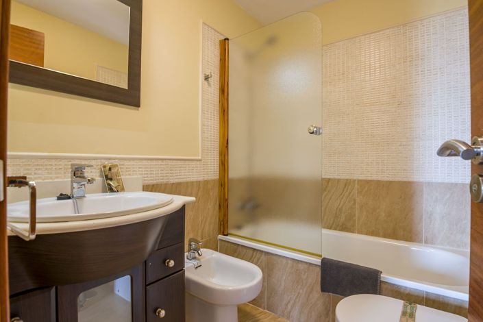 Image No.14-3 Bed Flat for sale