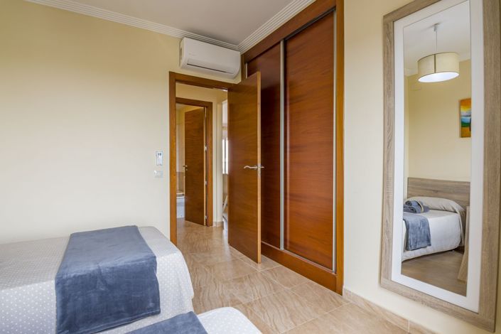 Image No.17-3 Bed Flat for sale