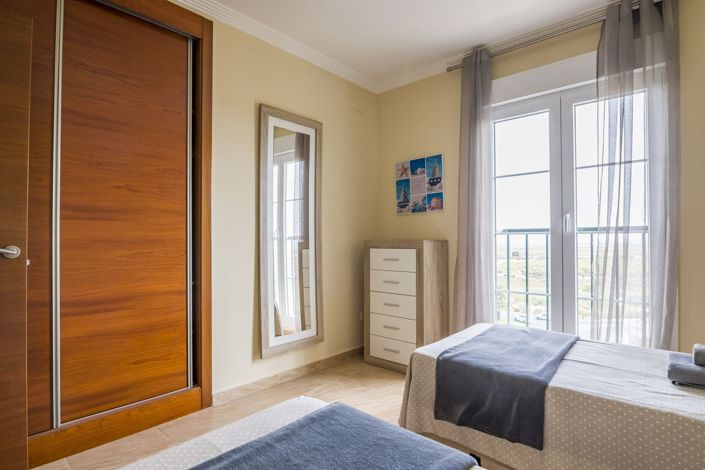 Image No.18-3 Bed Flat for sale