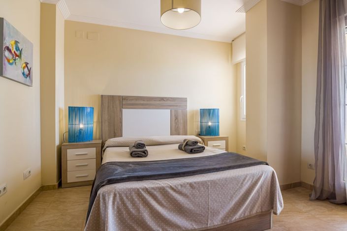 Image No.21-3 Bed Flat for sale