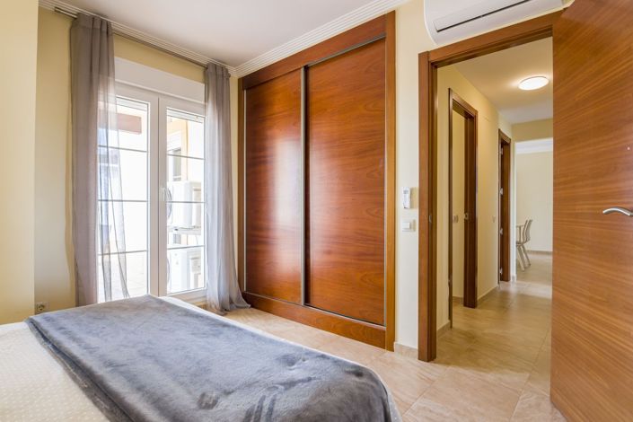 Image No.23-3 Bed Flat for sale