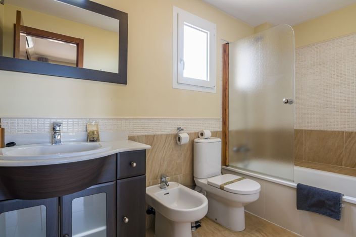 Image No.24-3 Bed Flat for sale