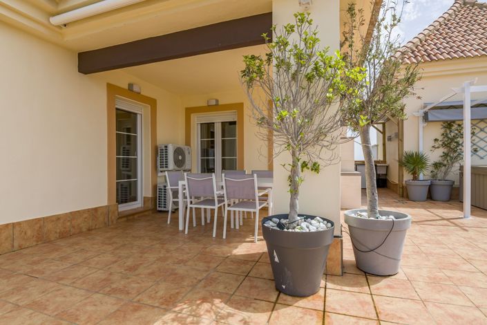 Image No.28-3 Bed Flat for sale